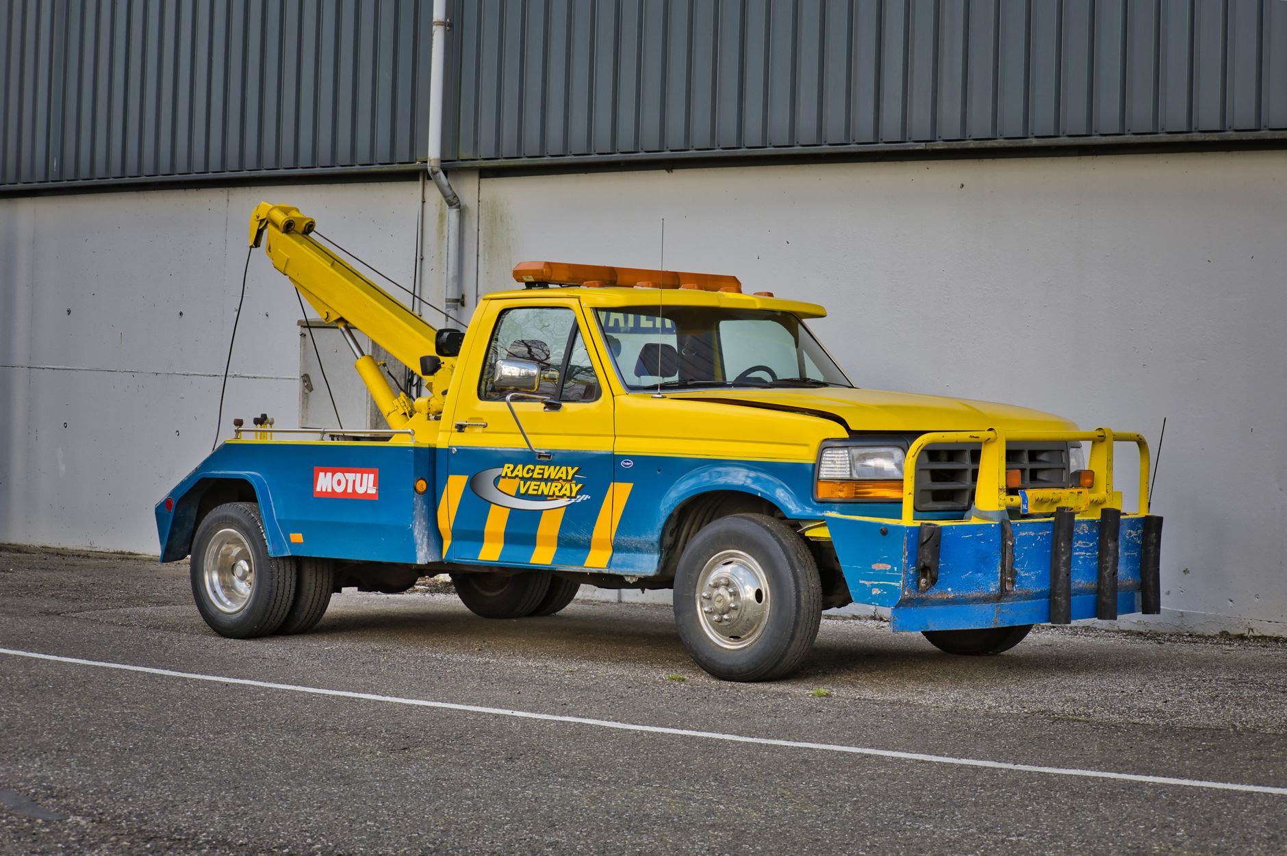 Remorquage voiture équipe à Calais